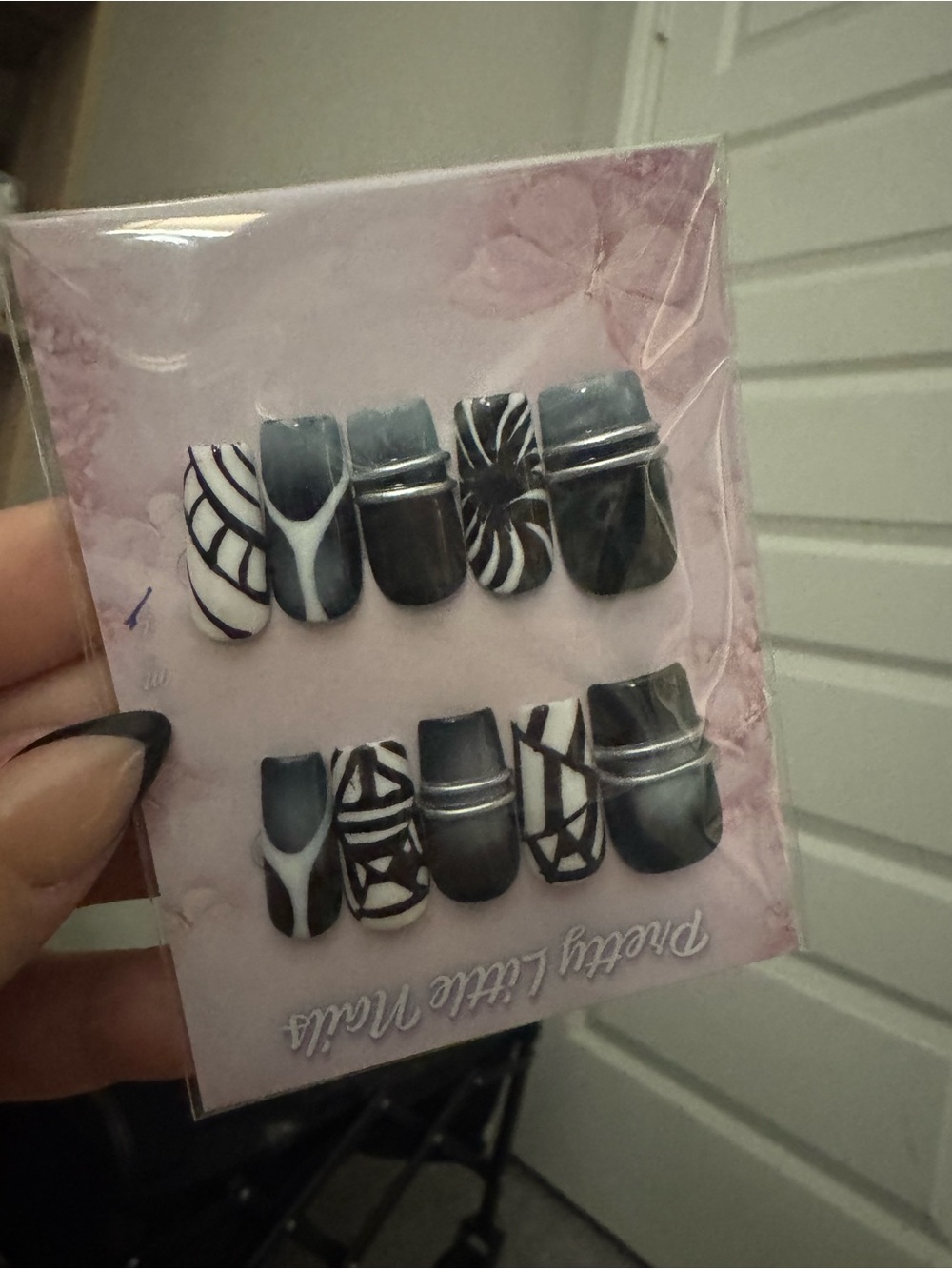 Black & White Geometric Press-On Nail Set